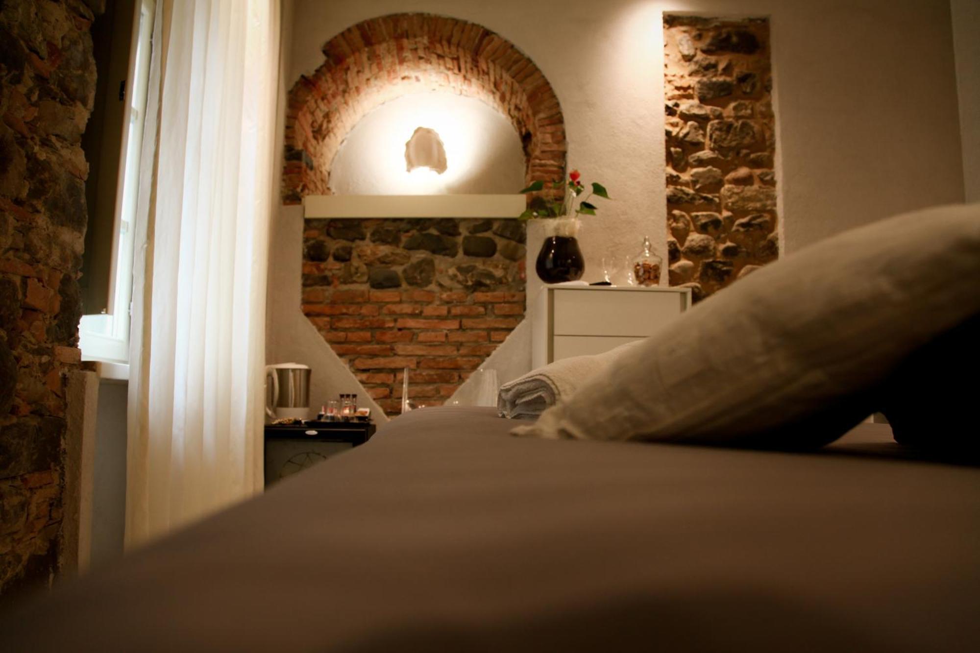 Art Boutique Hotel Acchiappasogni Barga Rum bild